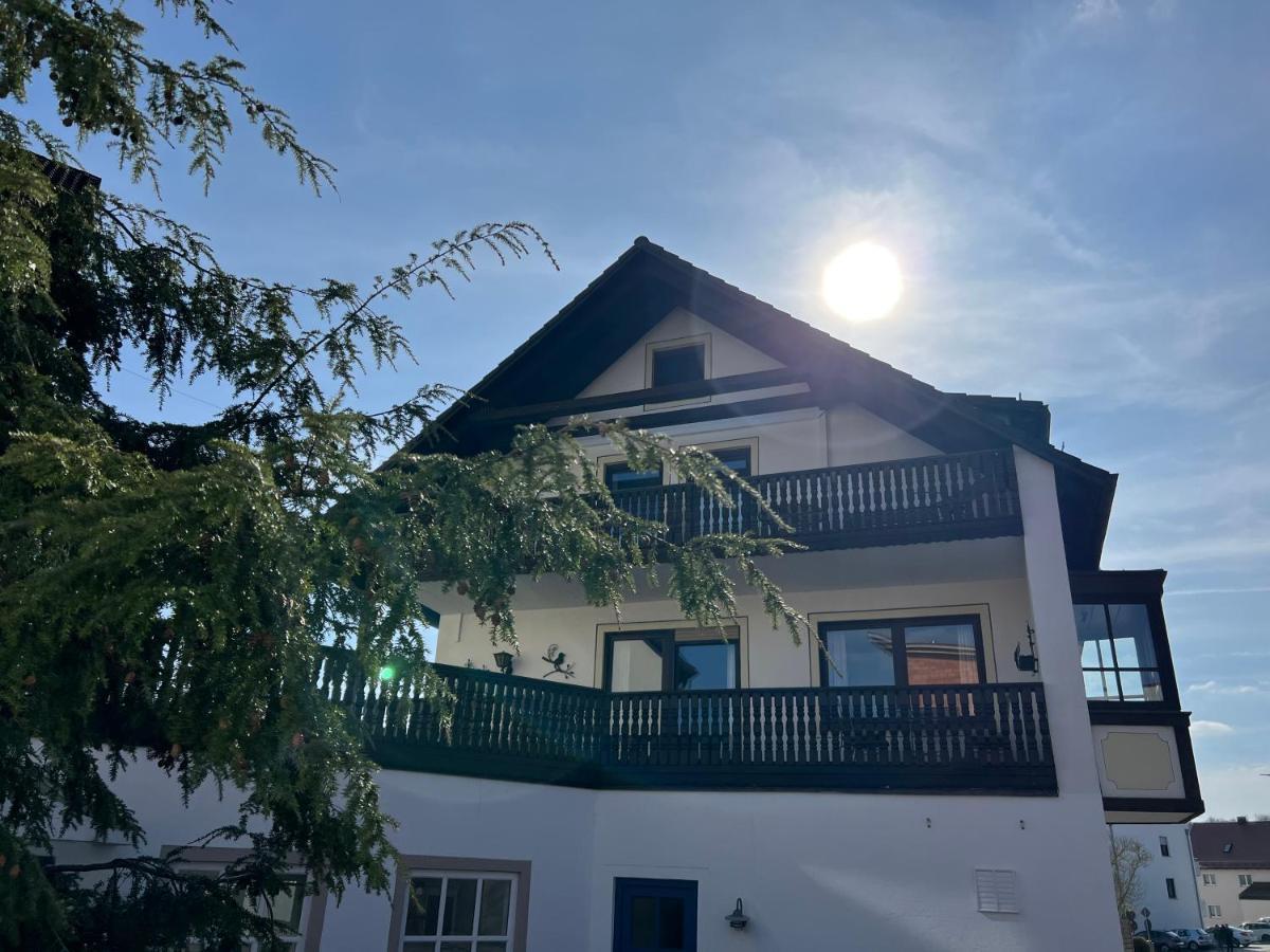 Aparthotel Parsberg Lferstl Bagian luar foto