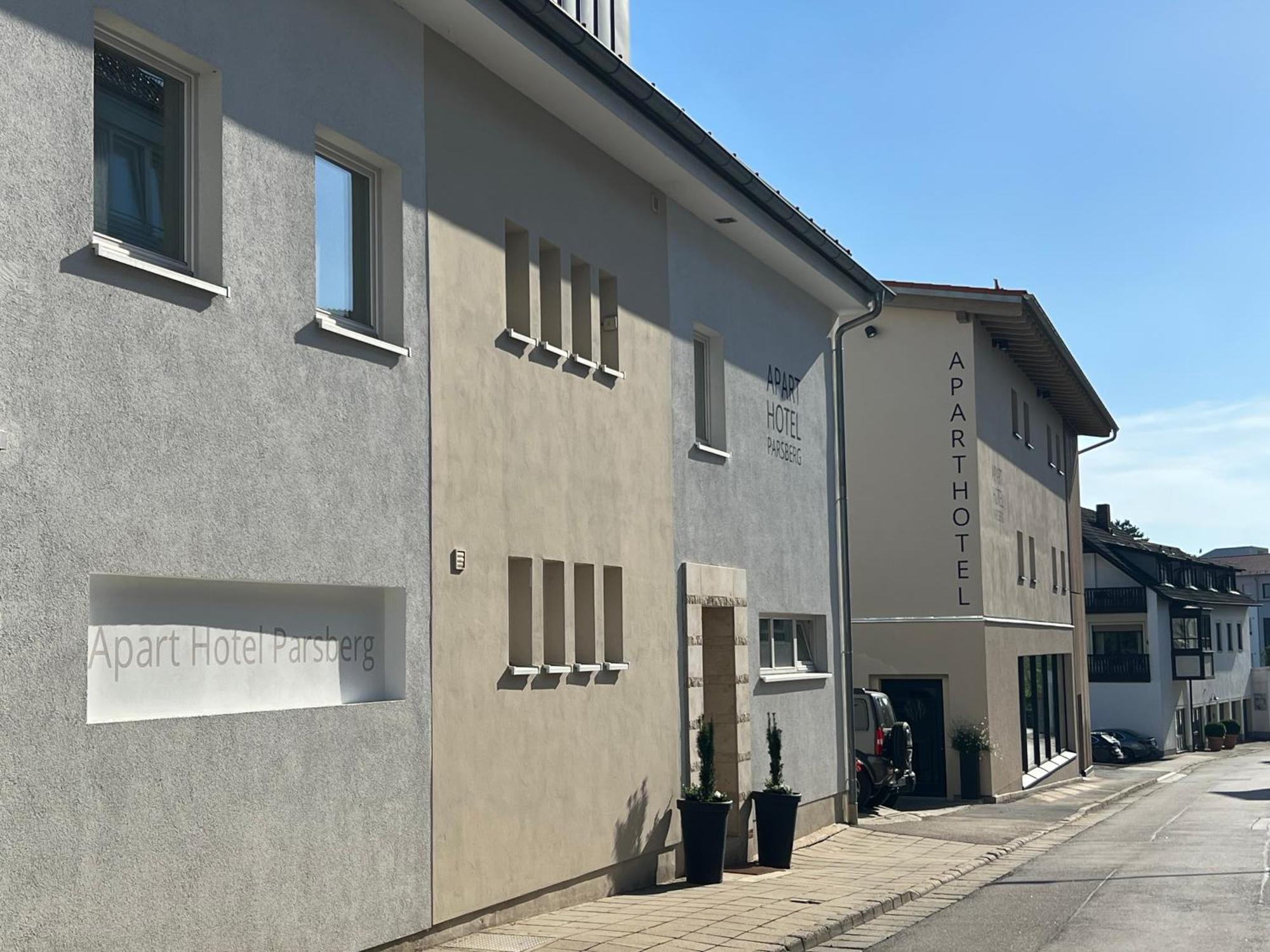 Aparthotel Parsberg Lferstl Bagian luar foto