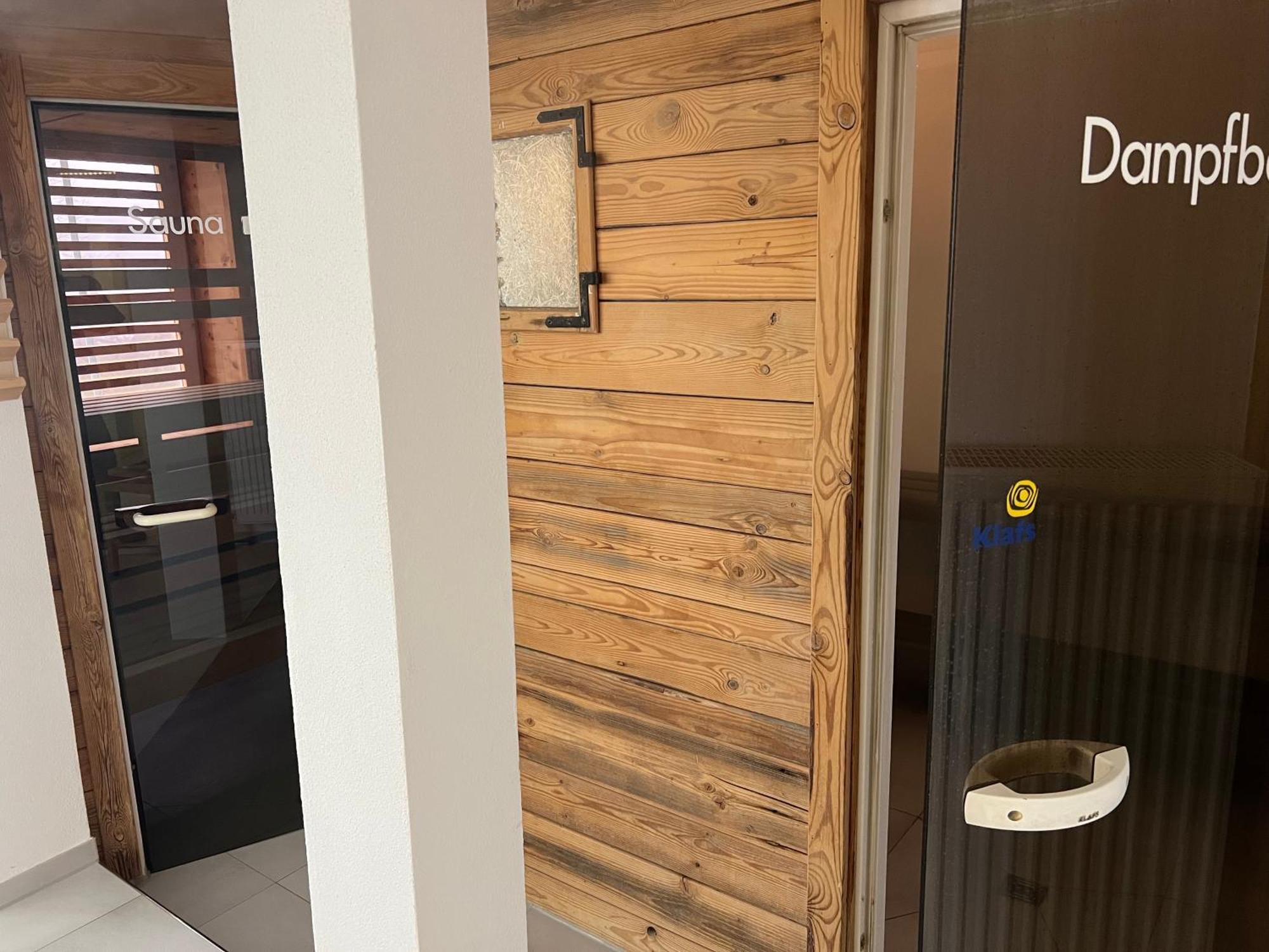 Aparthotel Parsberg Lferstl Bagian luar foto